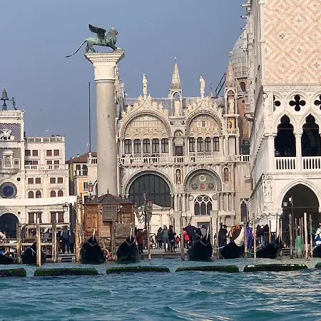 The Wolf House Greysclass Locanda Venezia