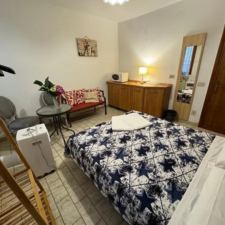 The Wolf House Greysclass