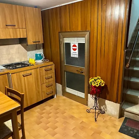 The Wolf House Greysclass Locanda