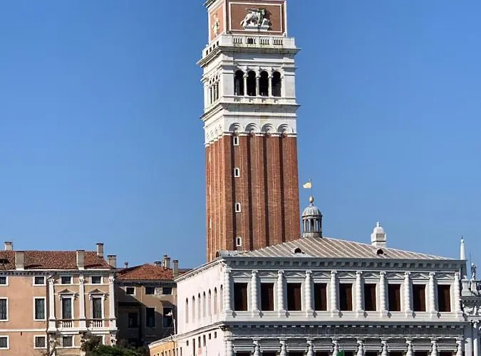 The Wolf House Greysclass Мини-отель