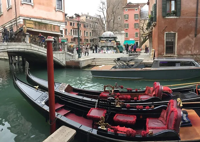 The Wolf House Greysclass Мини-отель Венеция