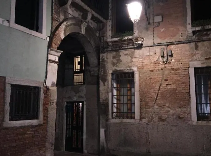 The Wolf House Greysclass Мини-отель *