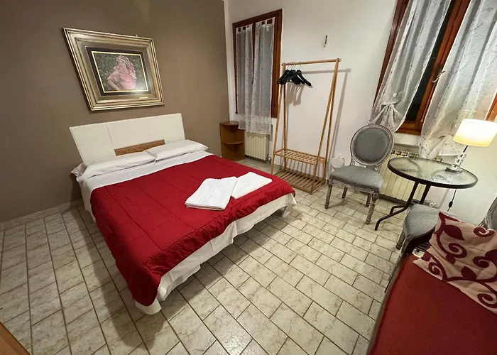 The Wolf House Greysclass Мини-отель *