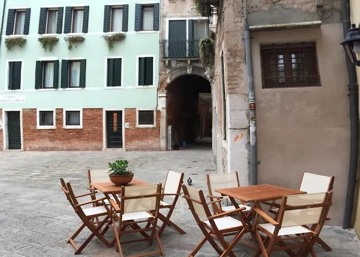 The Wolf House Greysclass Inn