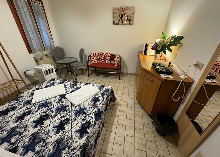 The Wolf House Greysclass Inn Venice