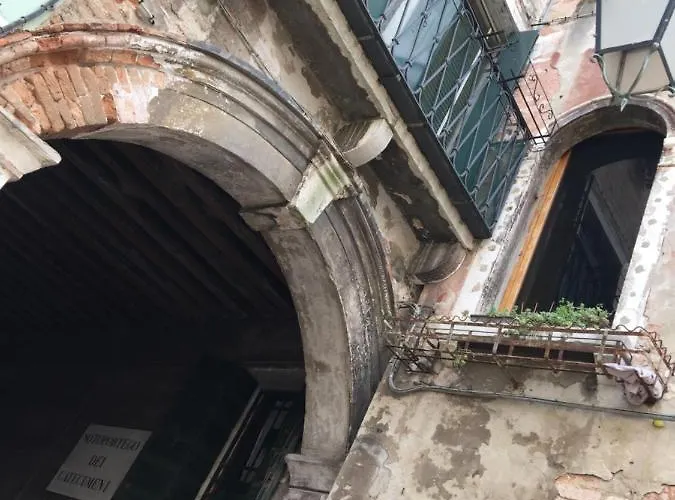 The Wolf House Greysclass Zajazd Wenecja