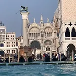 The Wolf House Greysclass Gasthof Venedig