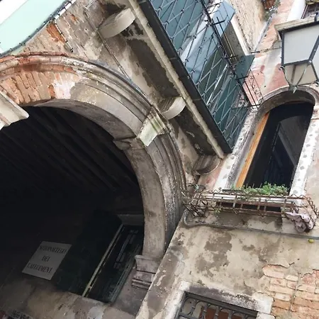 The Wolf House Greysclass Kro Venedig