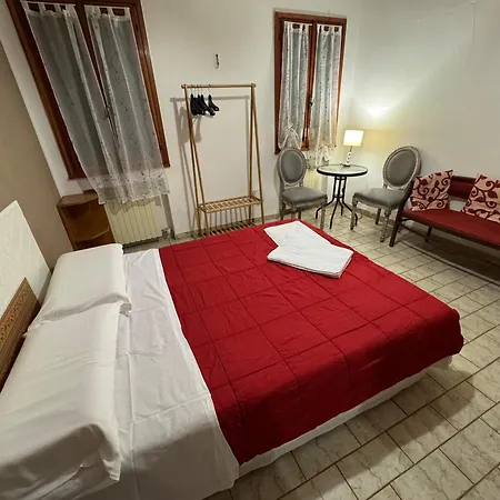 The Wolf House Greysclass Venedig