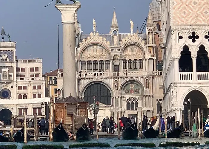 The Wolf House Greysclass Estalagem Veneza