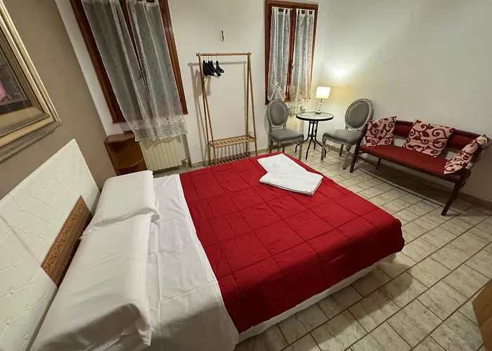 The Wolf House Greysclass Veneza